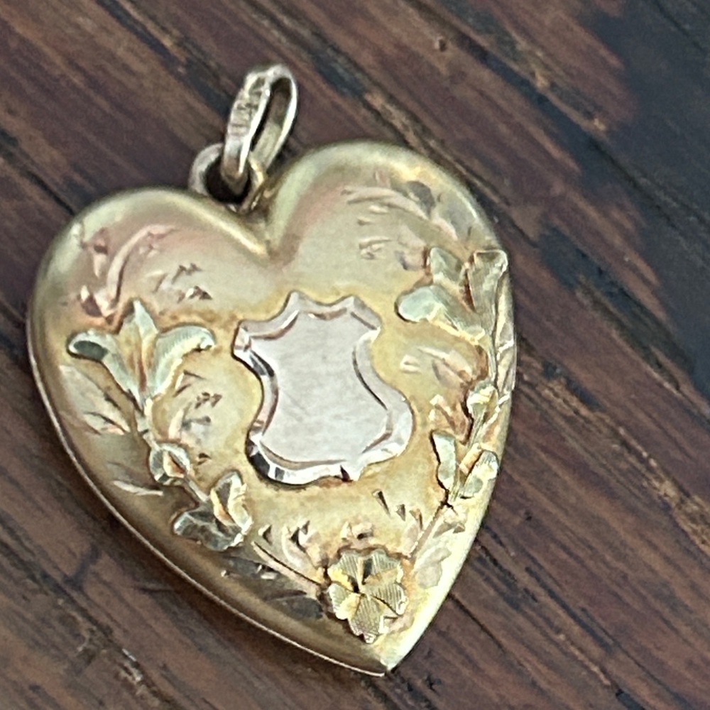 Gold filled Heart Locket Pendant - Picture 3 of 6